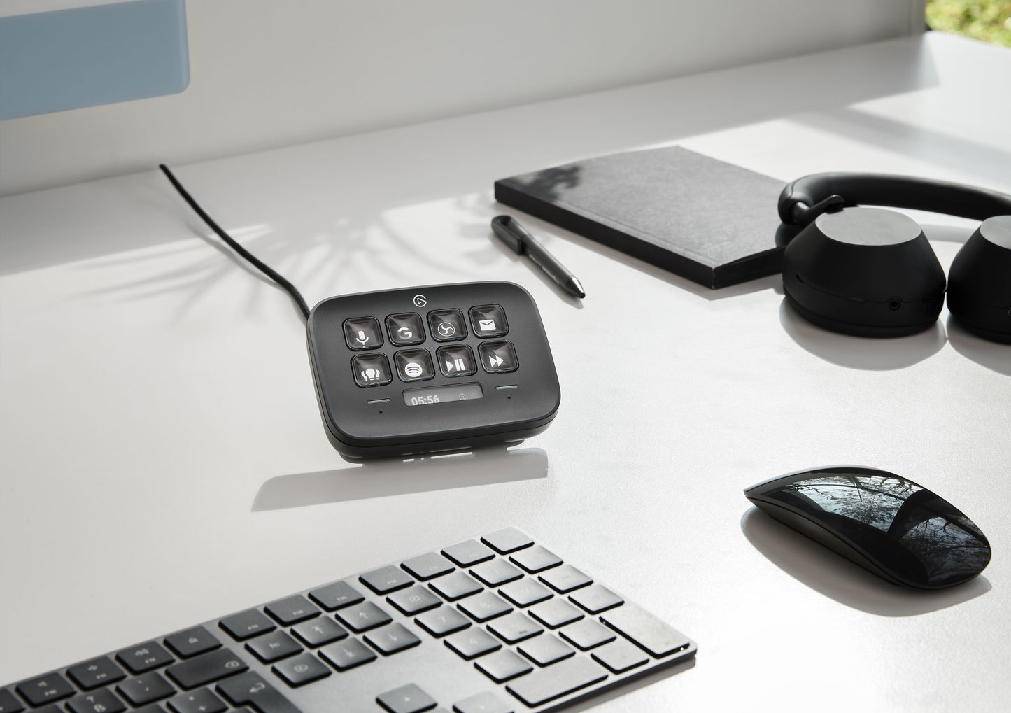 ELGATO STREAM DECK NEO USB PRODUCTIVITY CONTROLLER, 8 CUSTOMIZABLE KEYS 10GBJ9911 BLACK