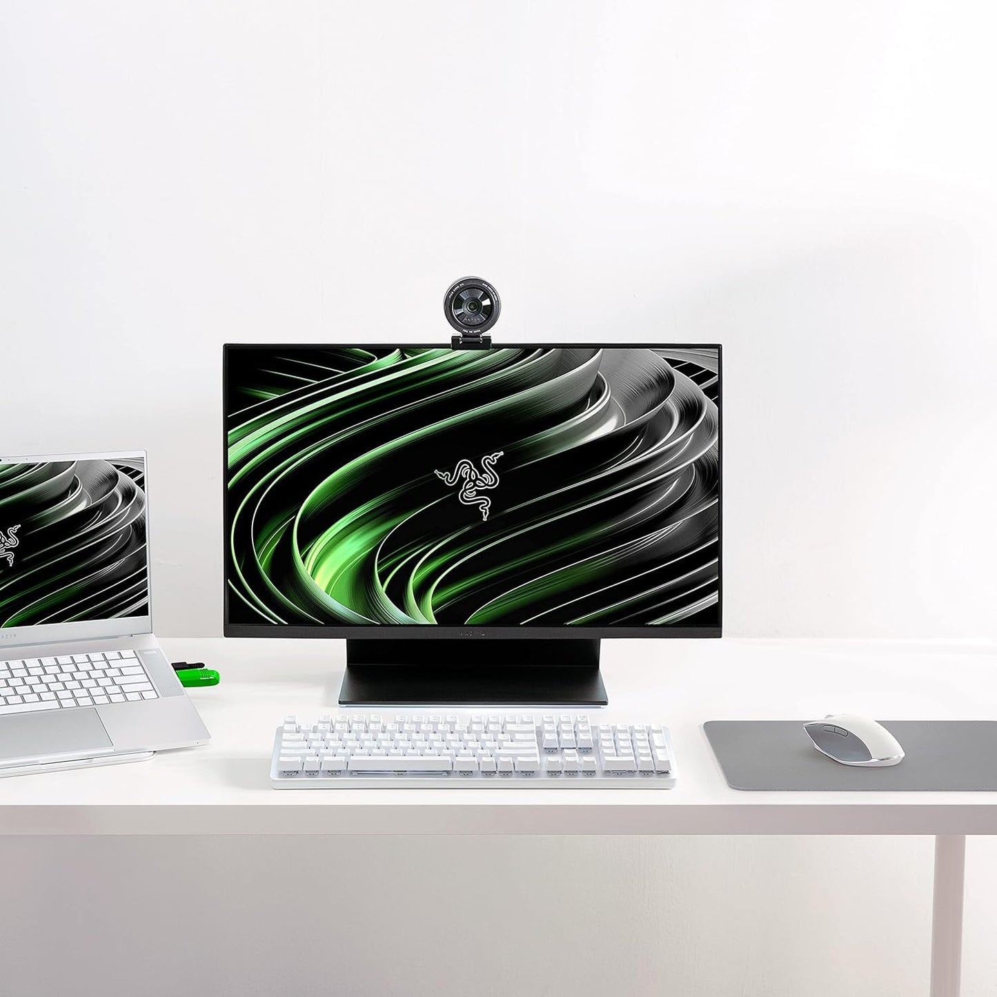 RAZER KIYO PRO - USB CAMERA WITH HIGH-PERFORMANCE ADAPTIVE LIGHT SENSOR