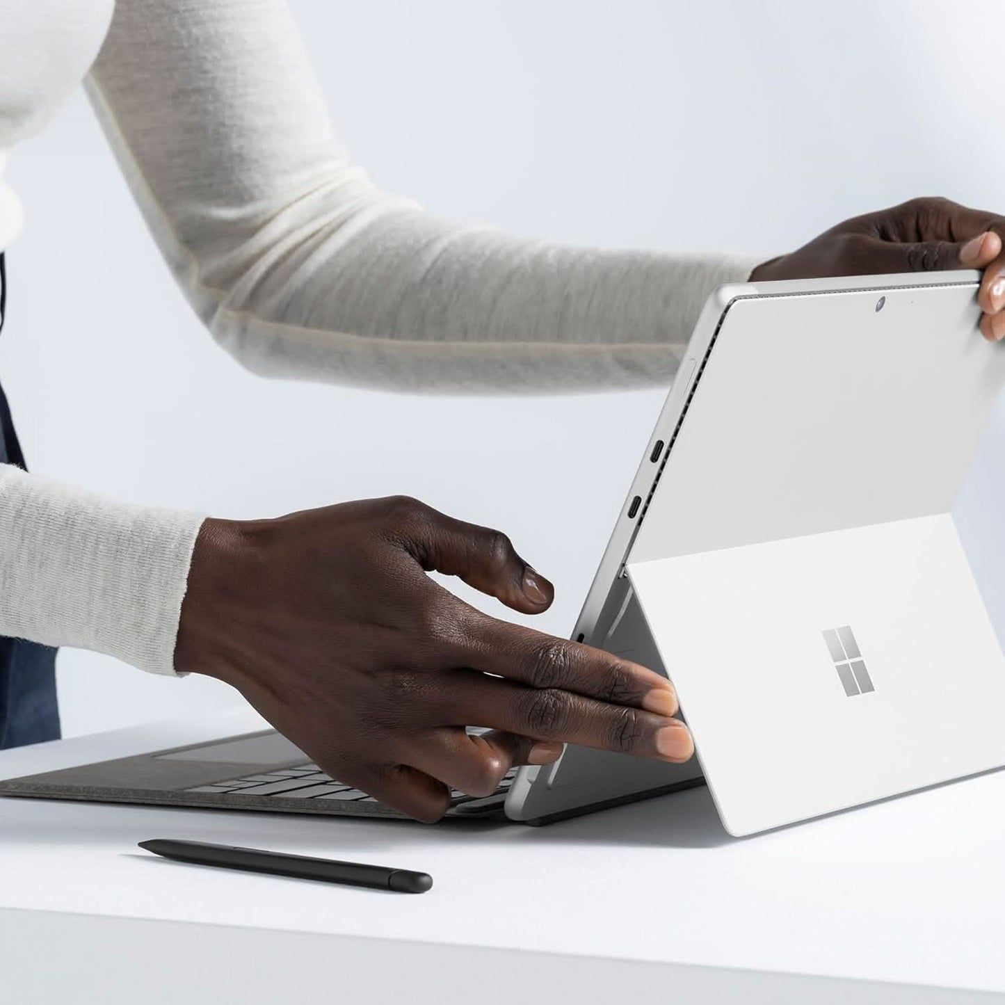 Microsoft Surface Pro 11 Keyboard with Slim Pen Platinum - EP2-01831
