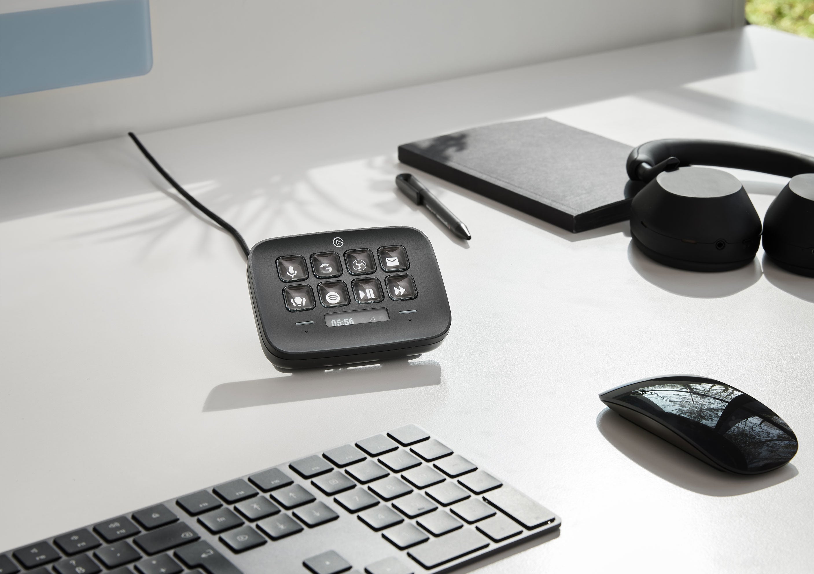 ELGATO STREAM DECK NEO USB PRODUCTIVITY CONTROLLER, 8 CUSTOMIZABLE KEY